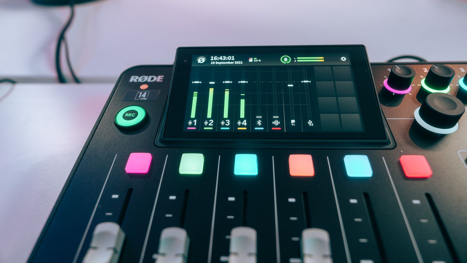 rodecaster-pro-photo-regie-studio-podcast