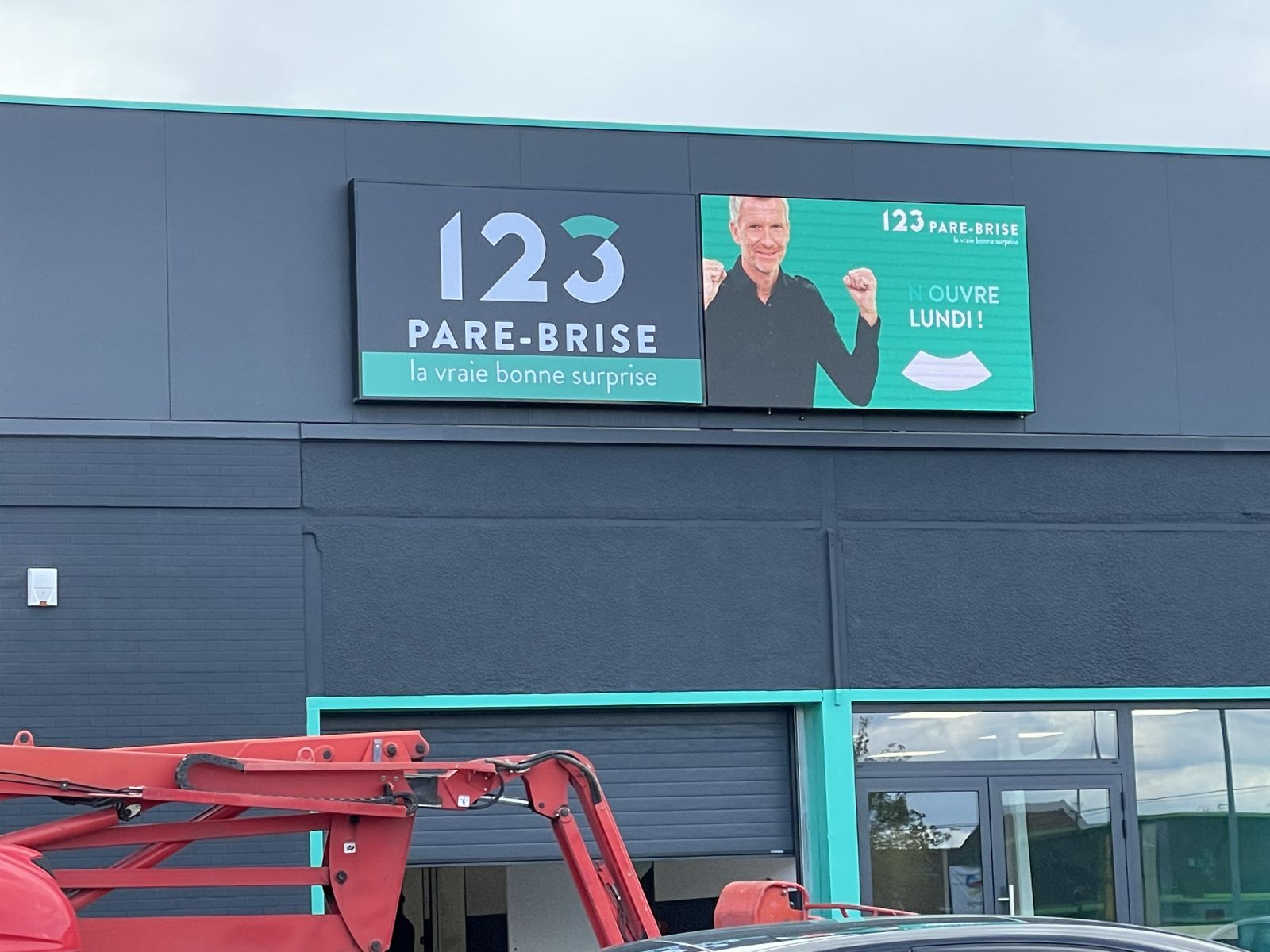 ecran-led-exterieur-exemple-123parebrise