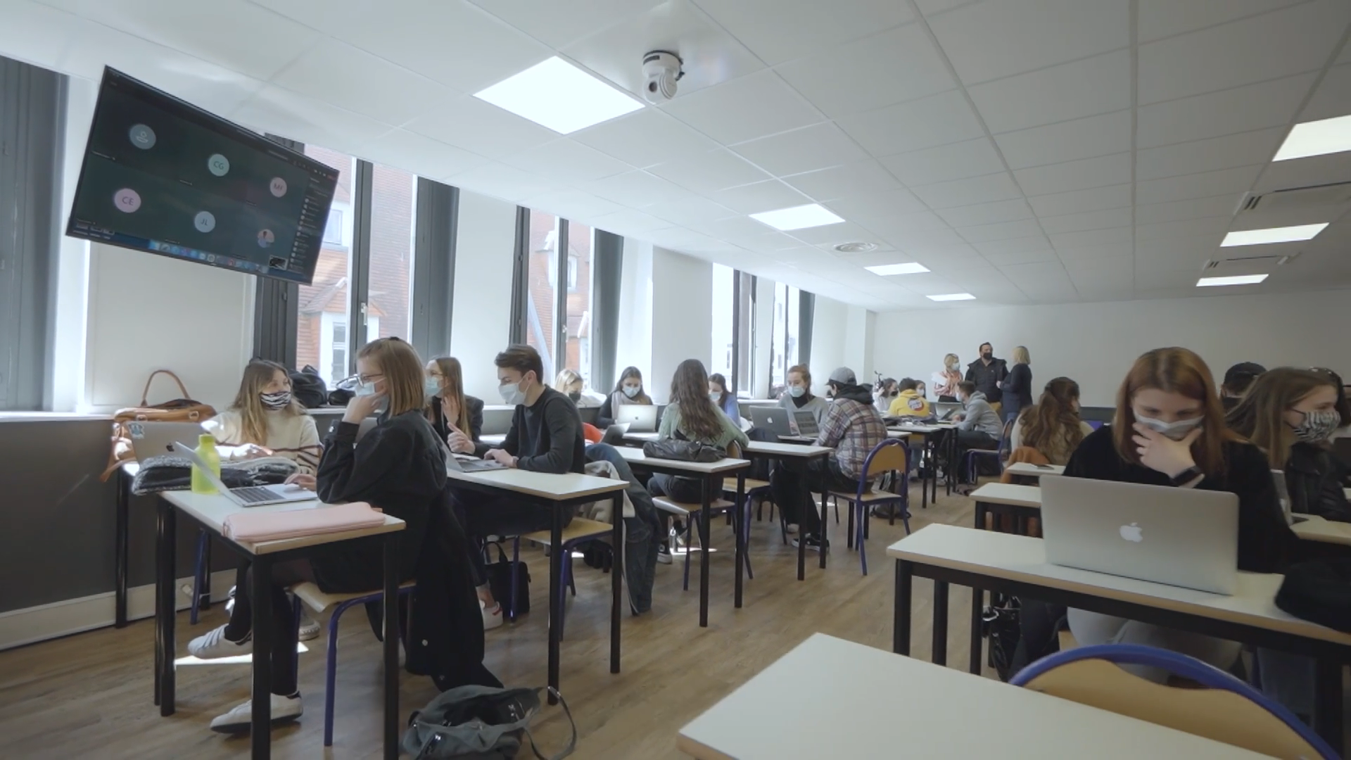 salle de cours classes connectees tableau numerique interactif