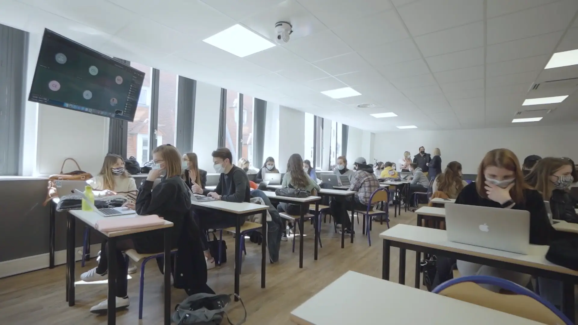 salle de cours classes connectees tableau numerique interactif
