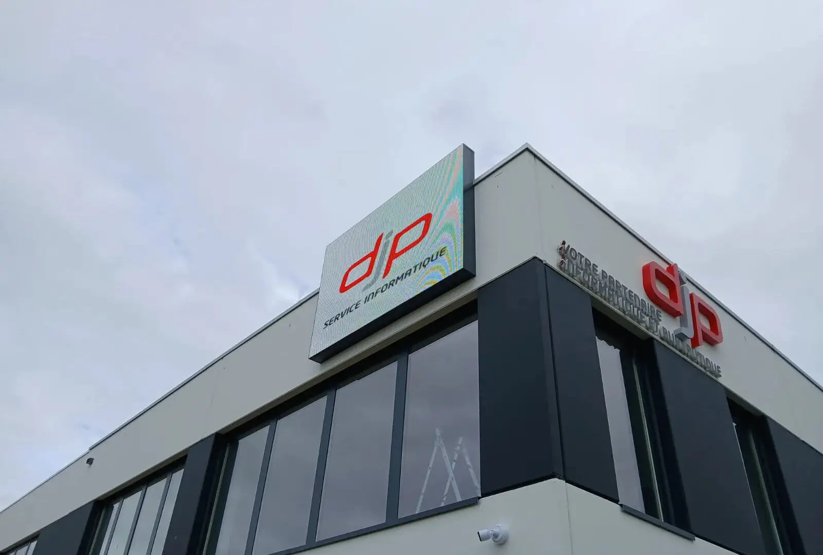 ecran led facade logo djp cambrai