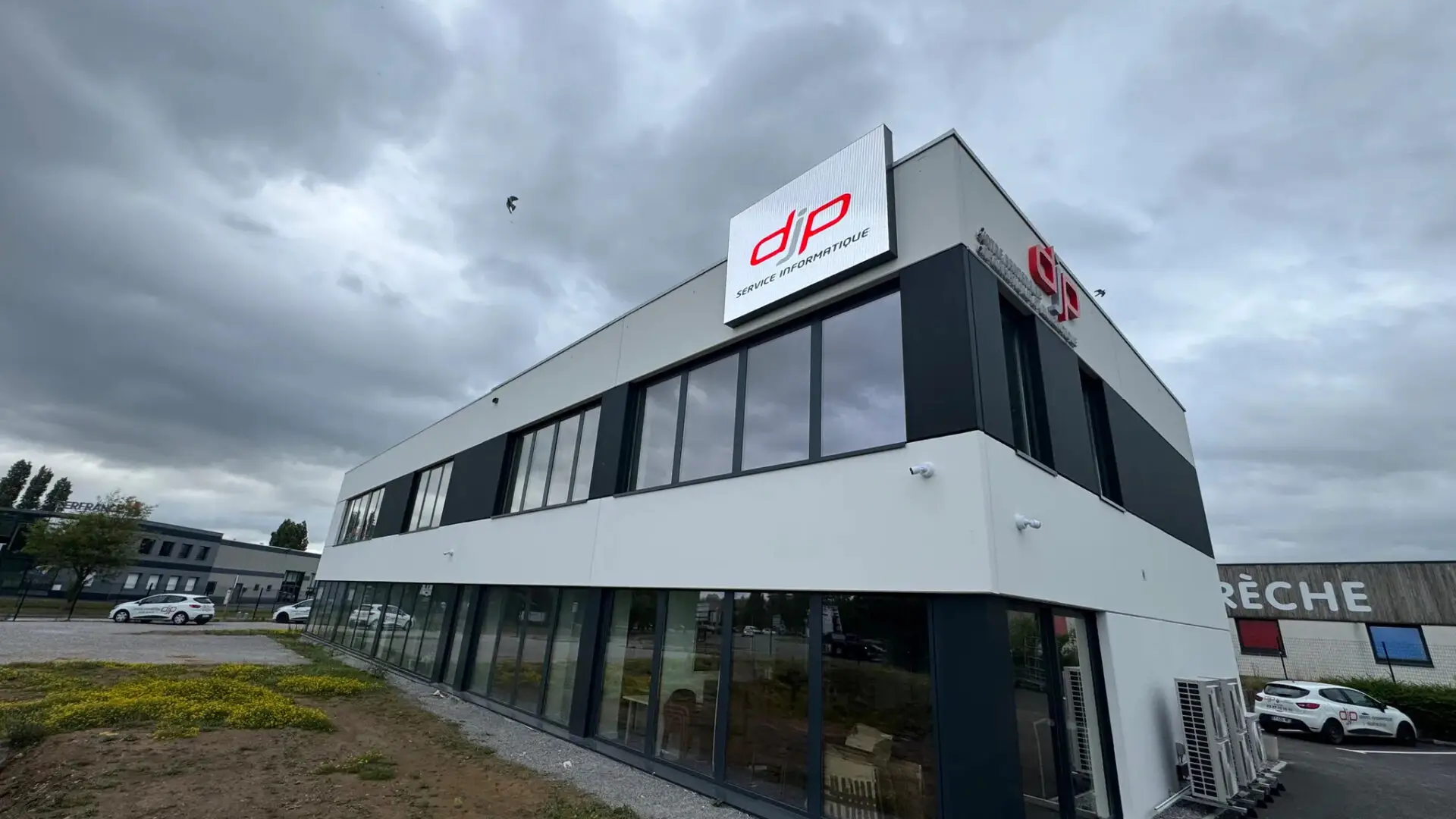 enseigne led facade-djp informatique cambrai