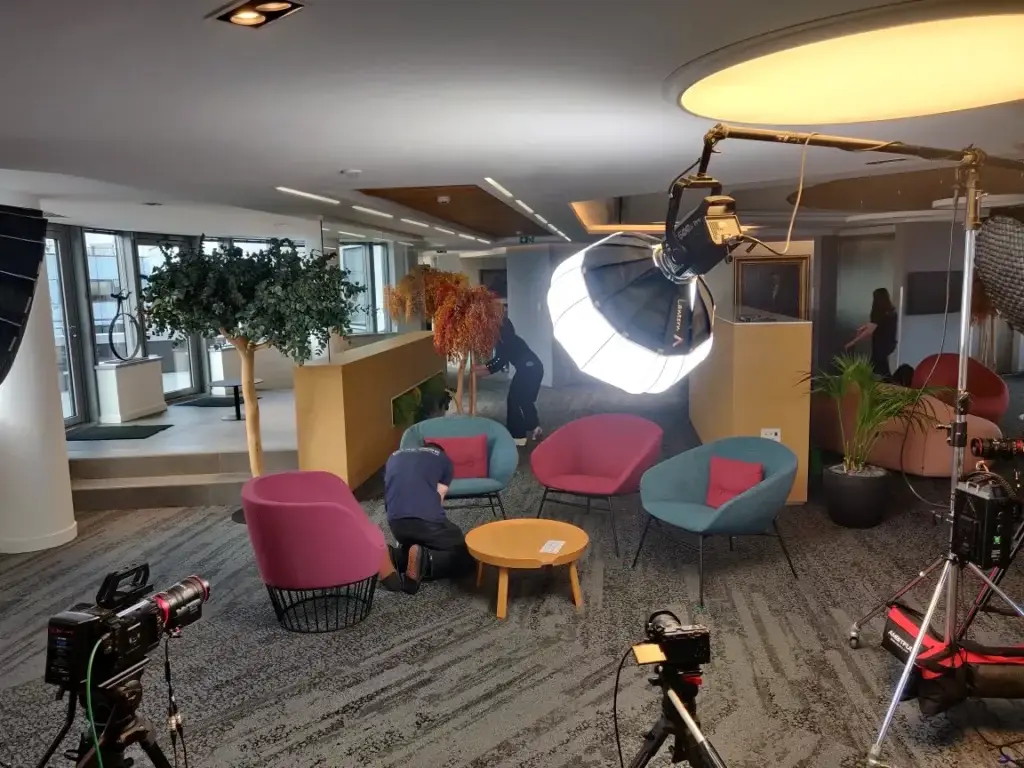 Plateau de tournage du faux live CIC Nord Ouest installé dans l’espace DG