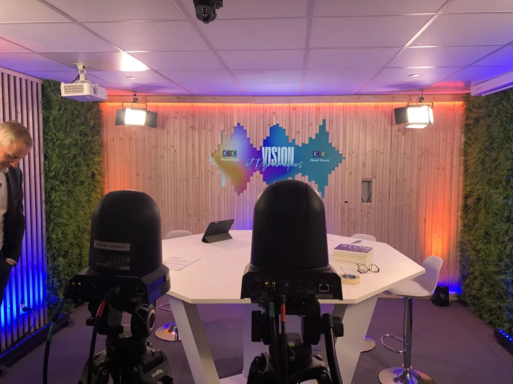 Caméras en place autour du desk du live Codir