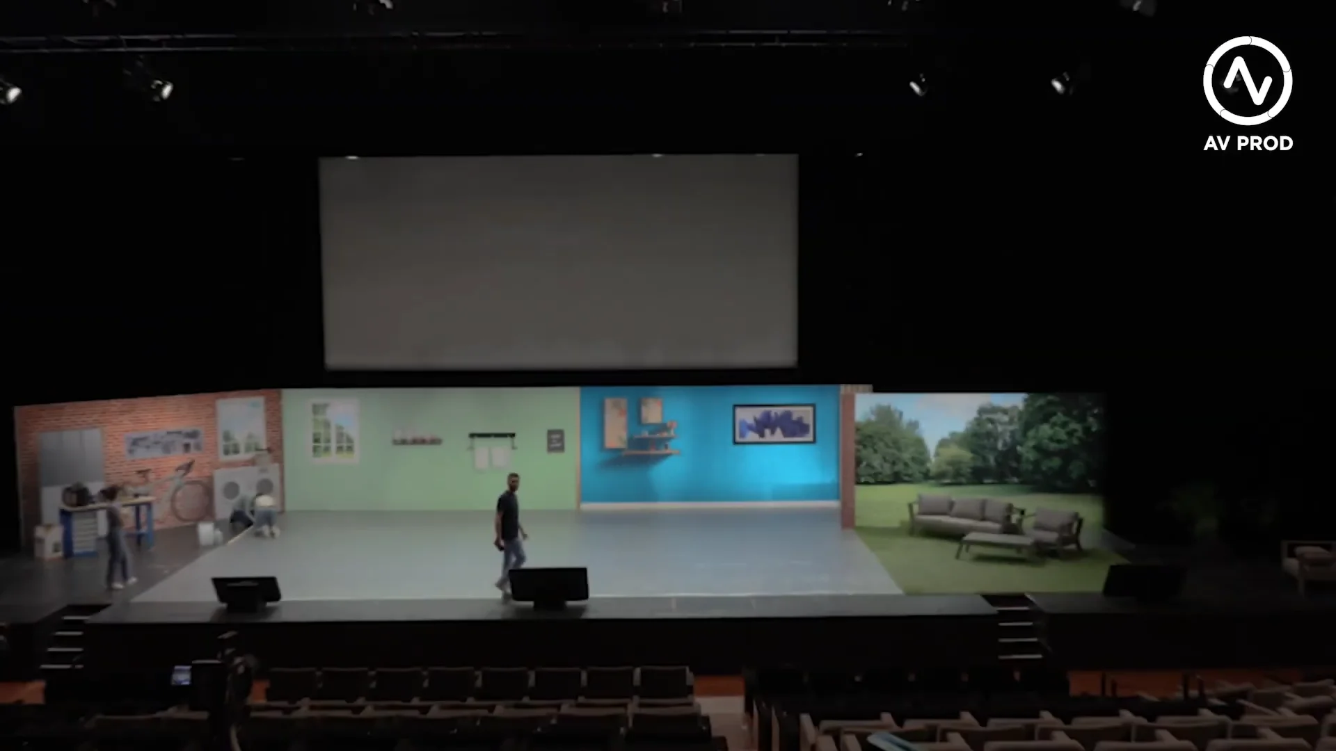 Décor de scène de la scénographie ADEO installé au Zénith de Lille avant la plénière