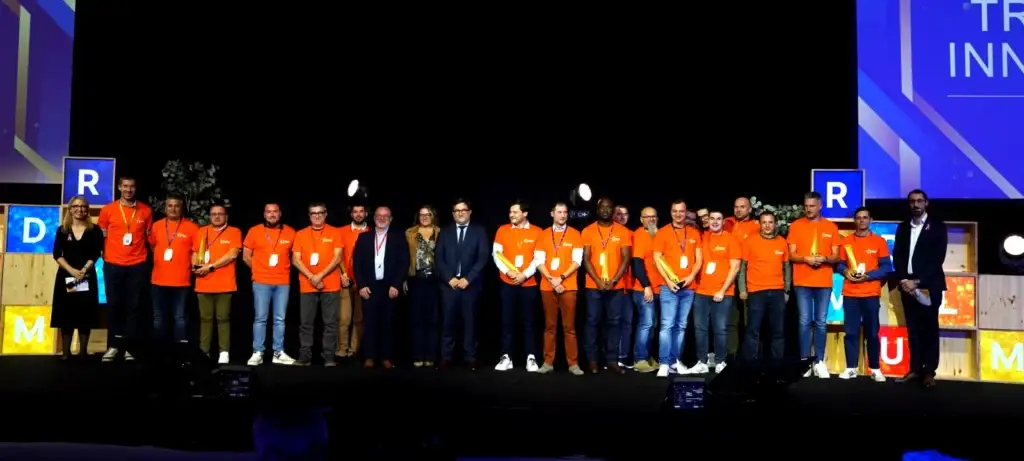 Équipe récompensée sur la scène de la convention managers EDF