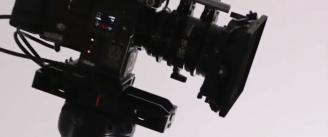 Coulisses du tournage Europ Assistance : caméra sur bras robotisé
