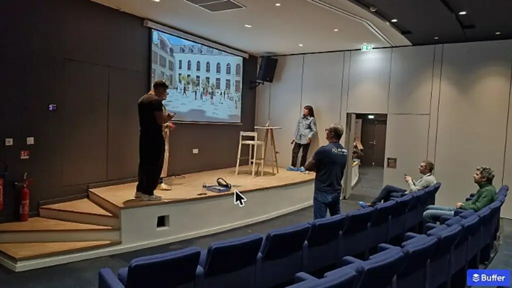 Salle hybride avec pilotage tactile - intégration audiovisuelle amphithéâtre Groupe EDH