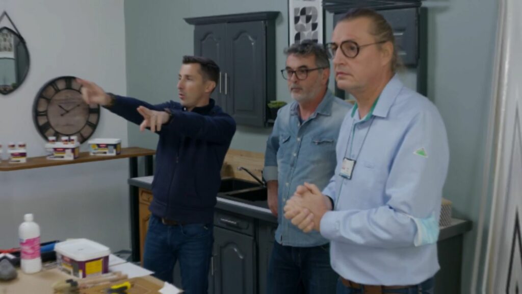 Sélection des pros Leroy Merlin : présentateur et fabricants sur le décor cuisine du plateau