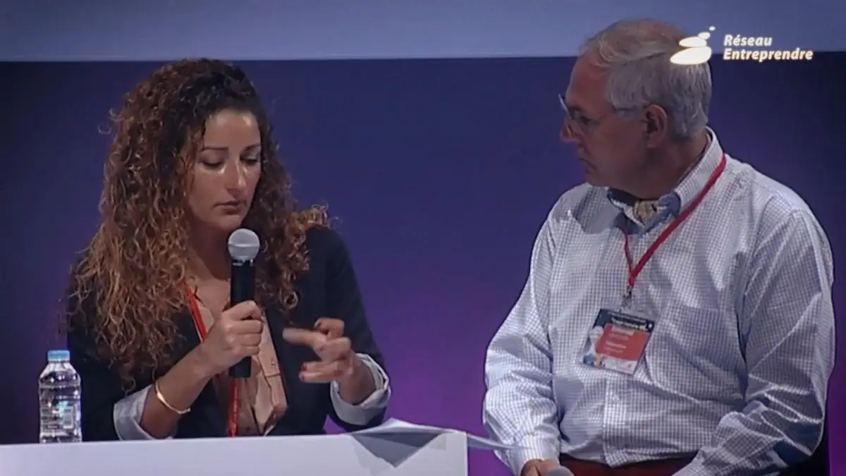 Vidéo anniversaire Réseau Entreprendre : échange entre entrepreneurs sur scène