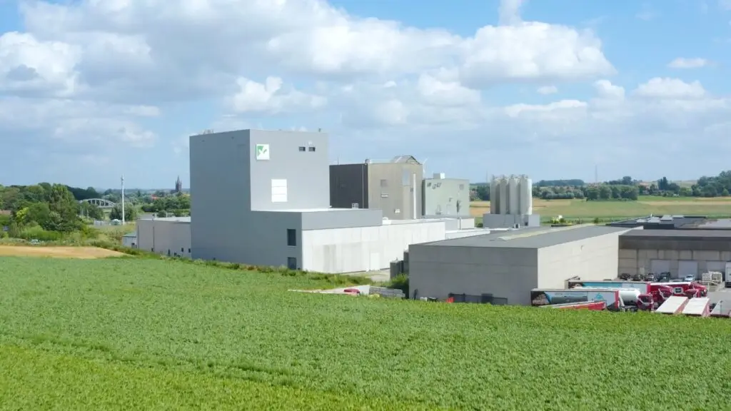 Vidéo drone de l’usine Cosucra et des champs de chicorée