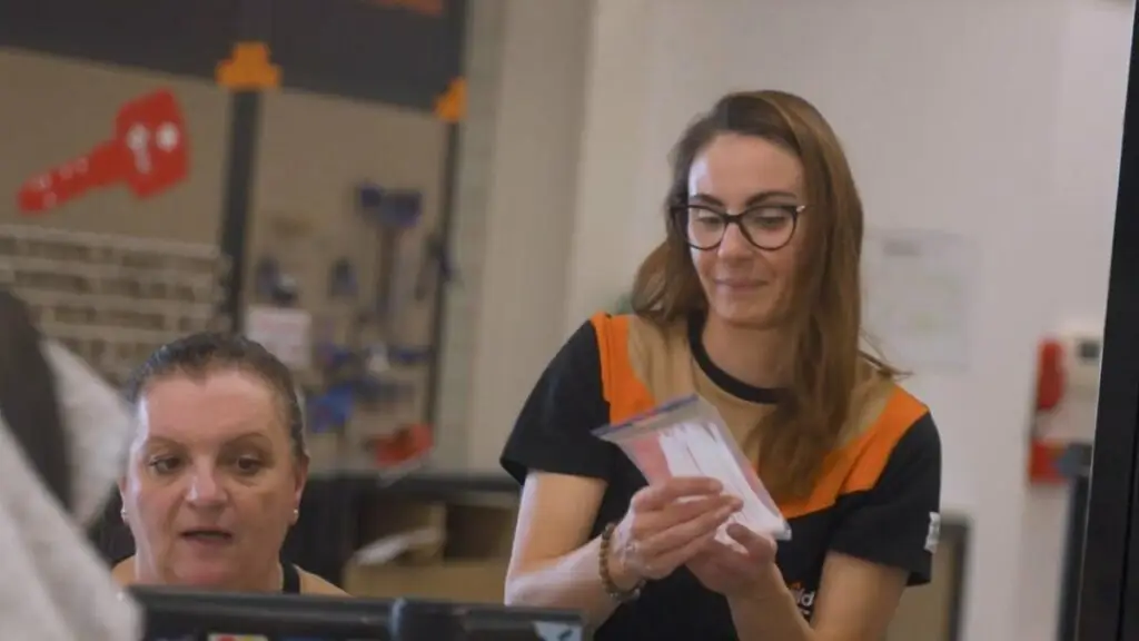 Vidéo marque employeur Weldom : cheffe de secteur en accompagnement client à l'accueil