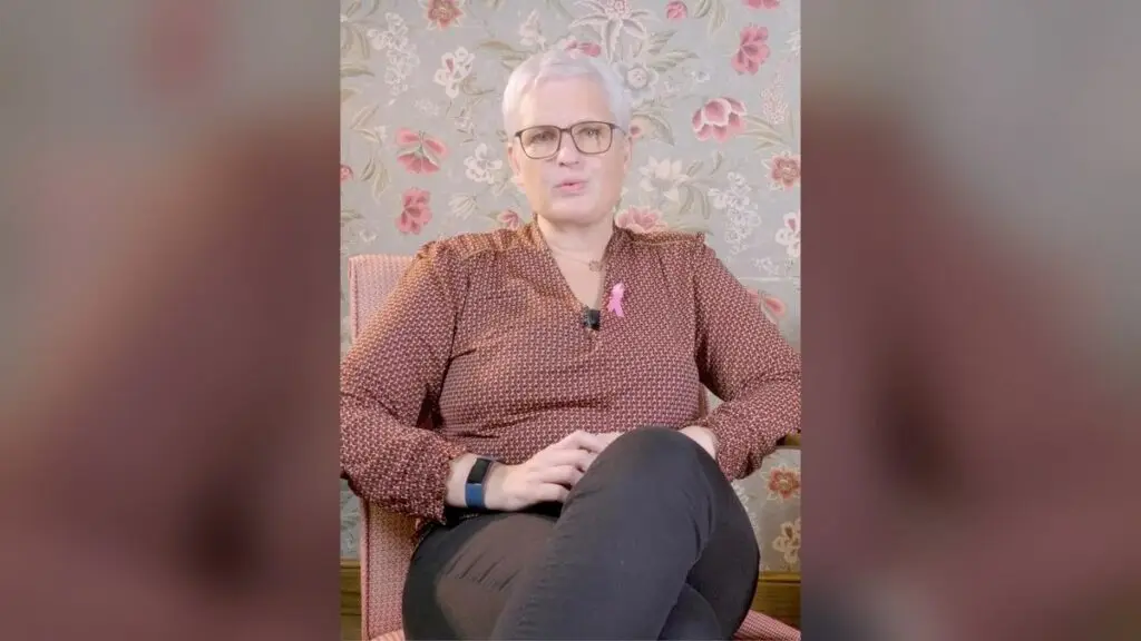 Vidéo témoignage RougeGorge : interview d'une intervenante engagée auprès des patientes