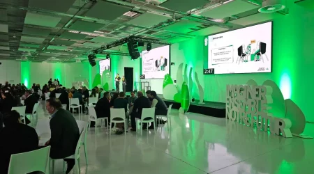 Mise en lumière événementielle verte de la salle Event Leroy Merlin pour Vision LMFR
